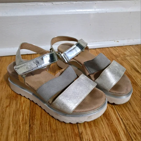 Metallic Platform Sandals - Picture 1 of 4